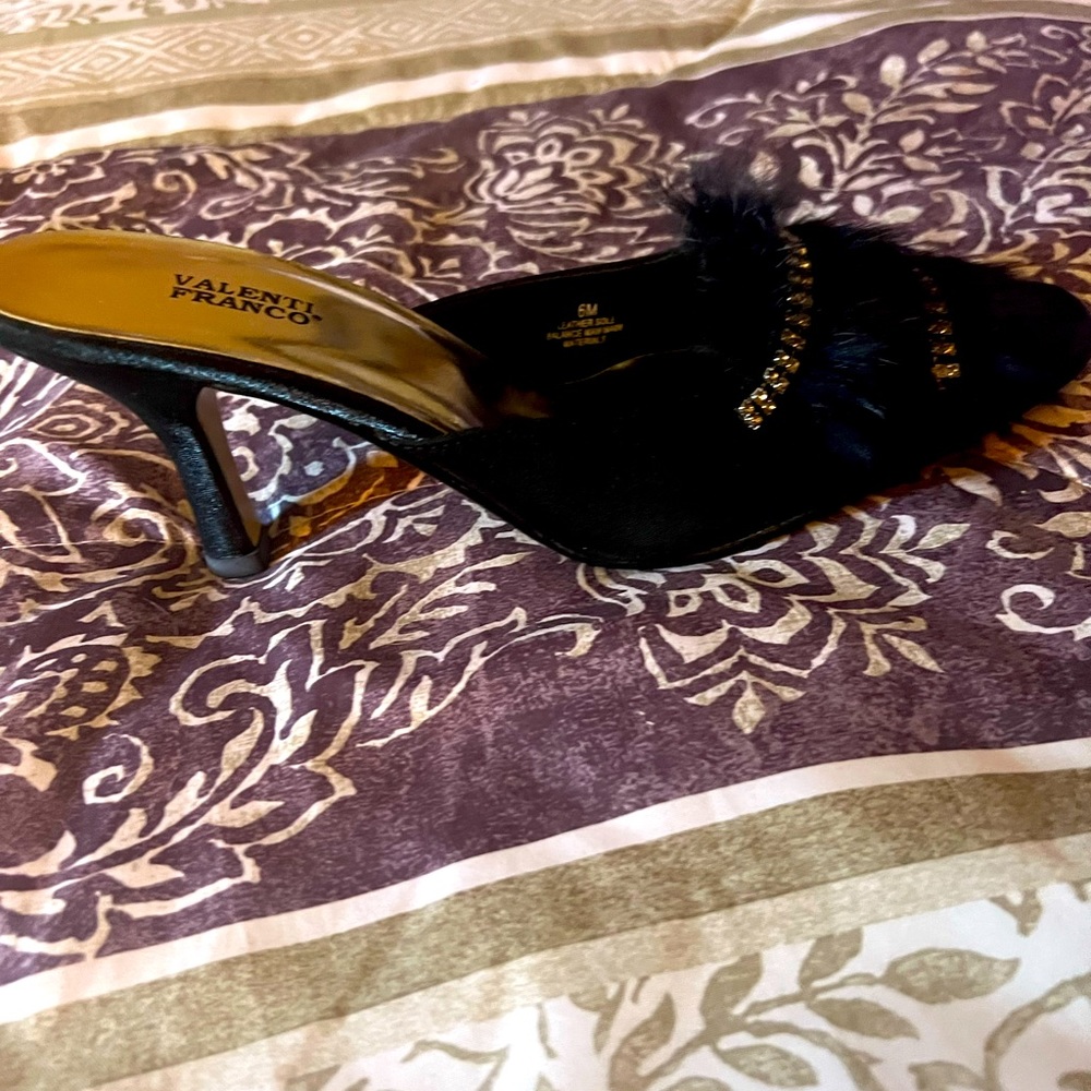 Women sling back shoe with silver trim